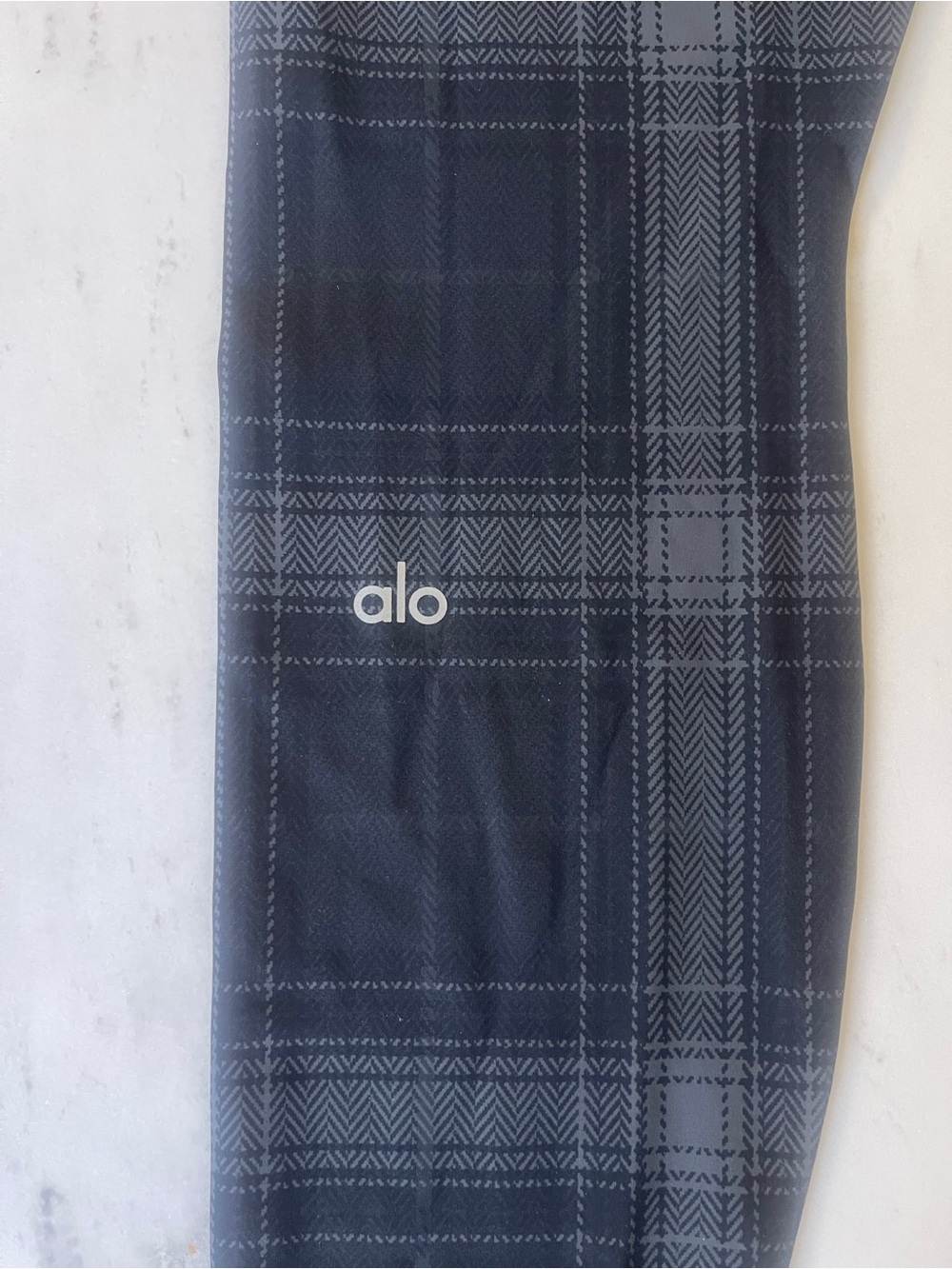 Alo High-Rise Plaid Leggings in Charcoal Plaid
